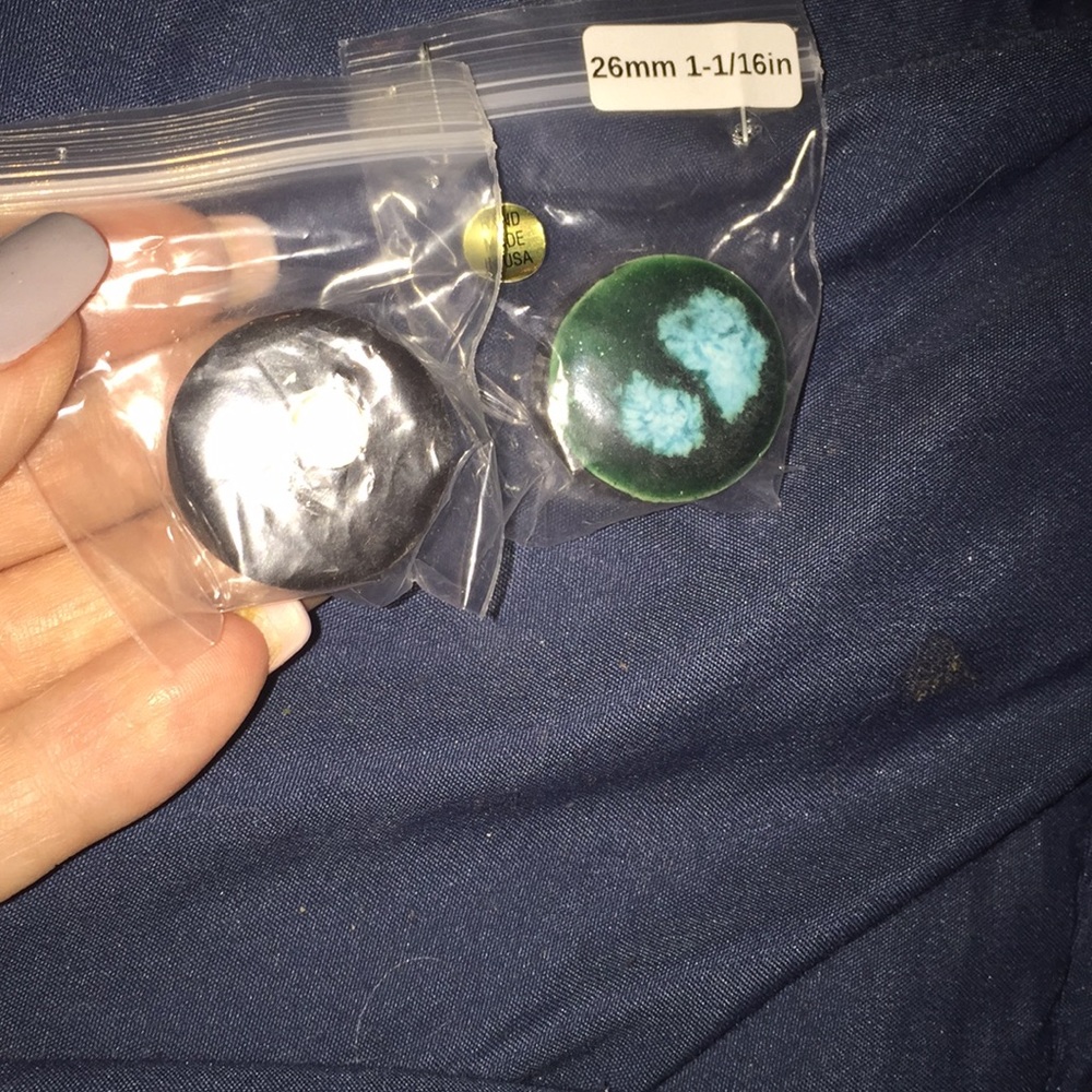 Plugs blue and black.